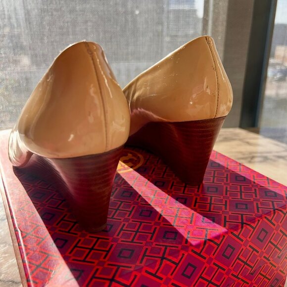 Tory Burch Peep-Toe Patent wedge - Nude/Blush - Picture 2 of 4